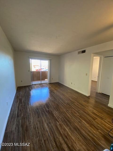 Building Photo - 1810 E Blacklidge Dr