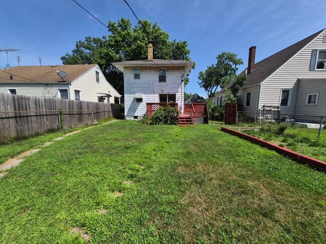 Building Photo - 2806 Hartzer St