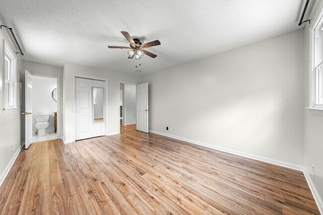 Building Photo - Pet Friendly Three Bedroom with Basement!