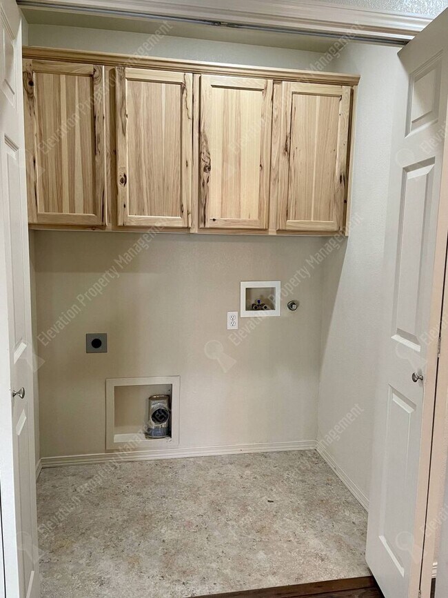 Building Photo - Charming 3-bedroom in heart of Sisters