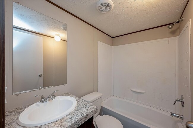 Building Photo - 540 Ashlawn Dr