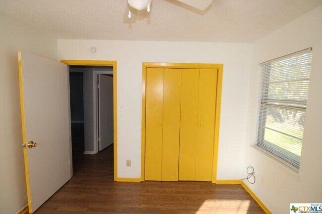 Building Photo - 409 Short Ave