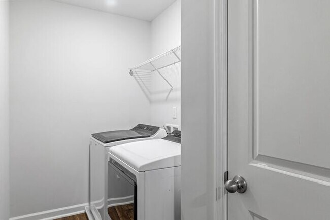 Building Photo - Newer Home in Reedy Fork, So Many Upgrades, SS Appliance, Loft, Garage, Fenced!