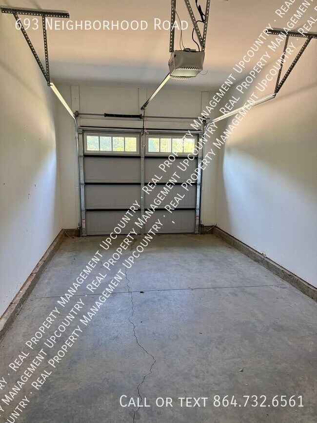 Building Photo - 693 Neighborhood Rd