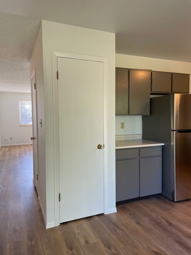 Building Photo - 2143 Ryeland Ln