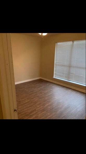 Building Photo - 1755 Boulevard De Province Blvd