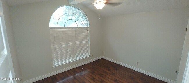 Building Photo - 3559 Pond Ridge Ct W