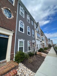 Building Photo - GORGEOUS TH IN CLARKSBURG TOWN CENTER