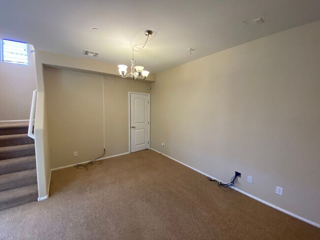 Building Photo - Wonderful 4 bed/2.5 bath home located in the NW area of Las Vegas