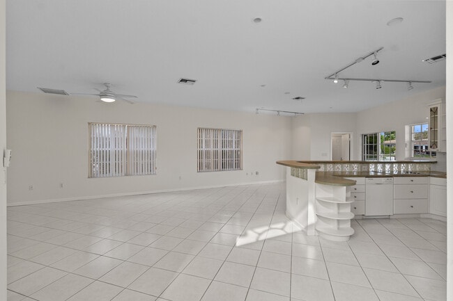 Building Photo - 2671 NE 22nd Ct