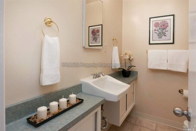 Building Photo - 436 Via Herbosa