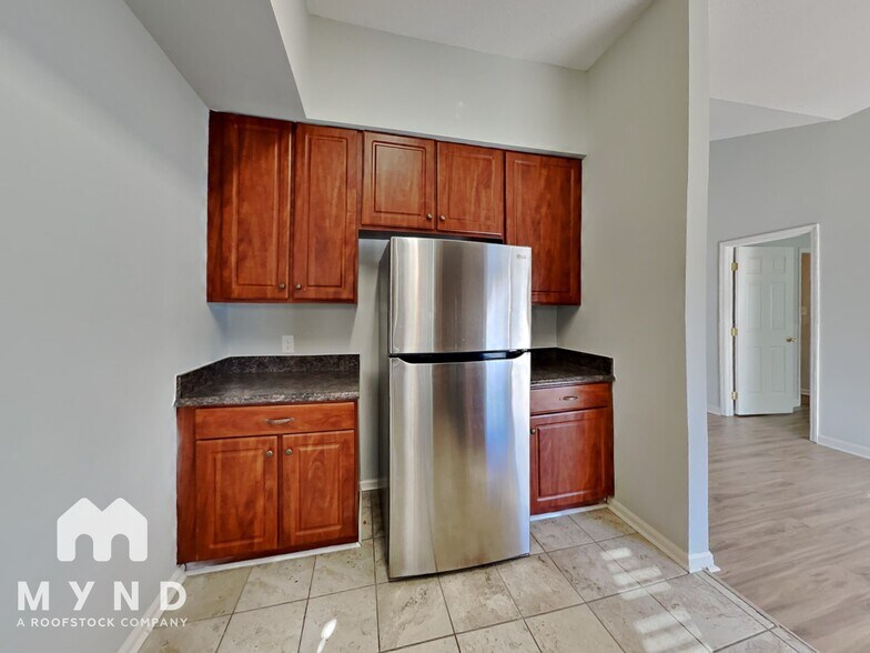 Building Photo - 1205 Spruce Dr