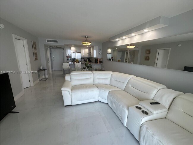 Building Photo - 2030 S Ocean Dr