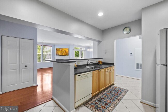 Building Photo - 4950 Brenman Park Dr