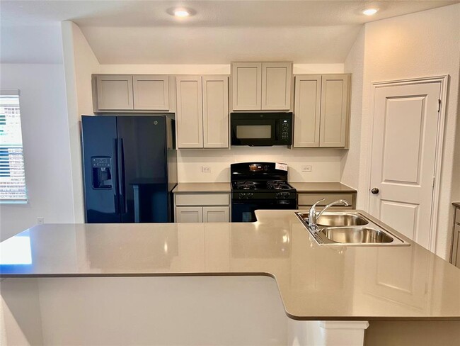 Building Photo - 332 Sonterra Dr