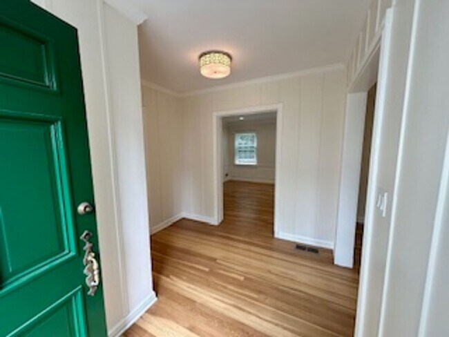 Building Photo - 9750 Newman St