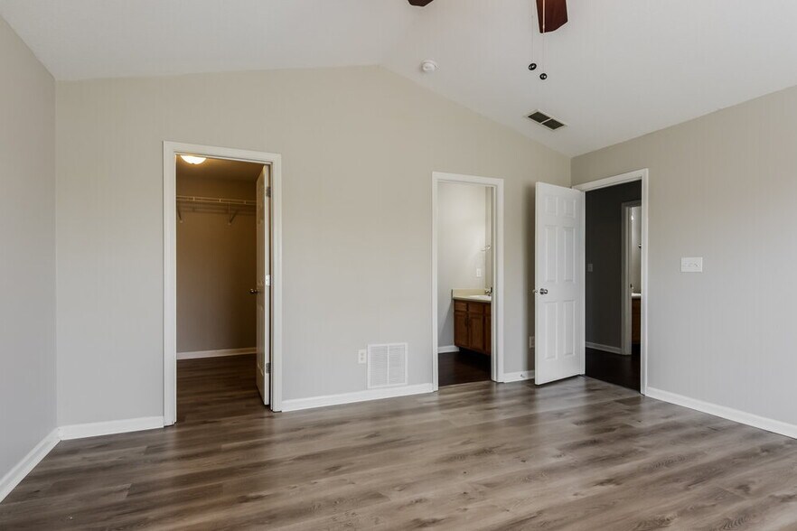 Building Photo - 1580 Cold Spring Dr