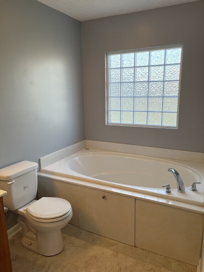 Building Photo - 2011 Orlimar Ct