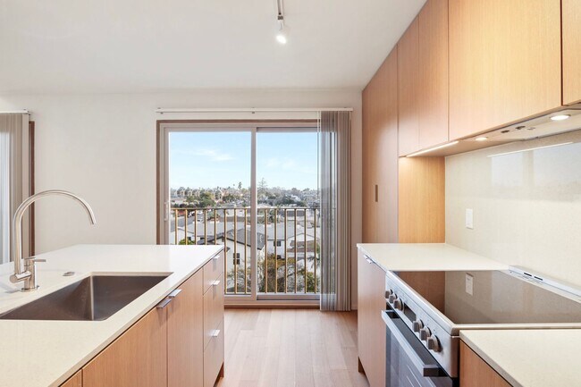 Building Photo - Fora
