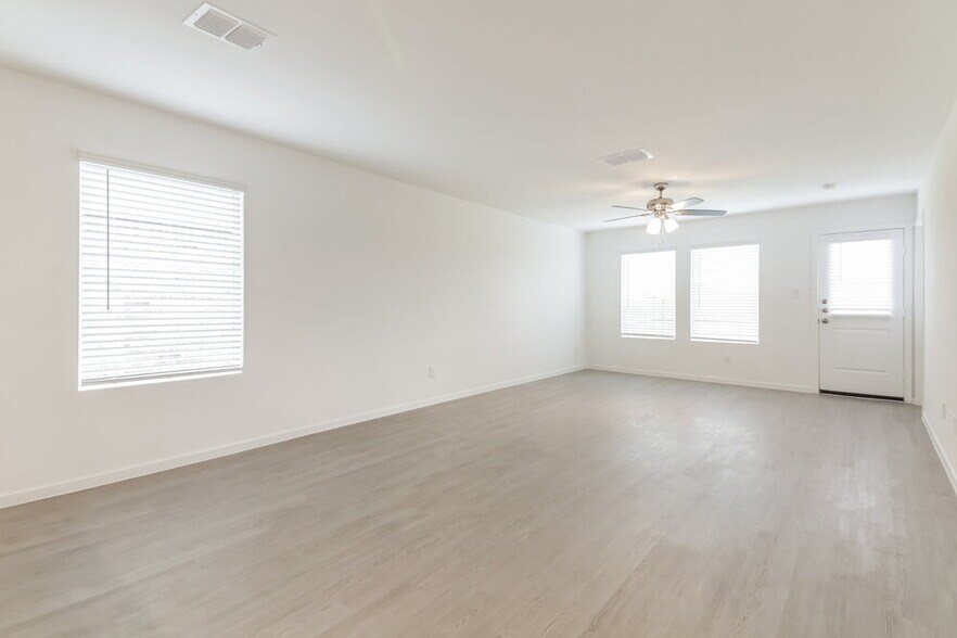 Building Photo - 1717 Crossbill St