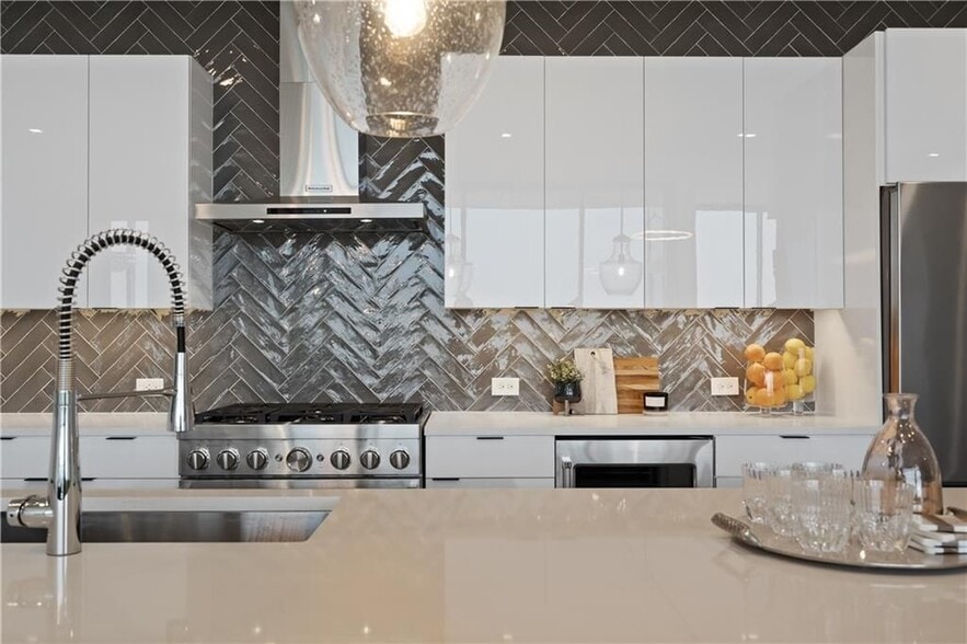 Building Photo - 788 West Marietta St NW