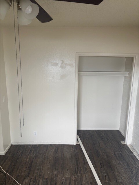 Building Photo - 1149 N April Cir