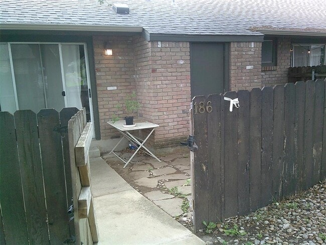 Building Photo - 1015 E Yager Ln