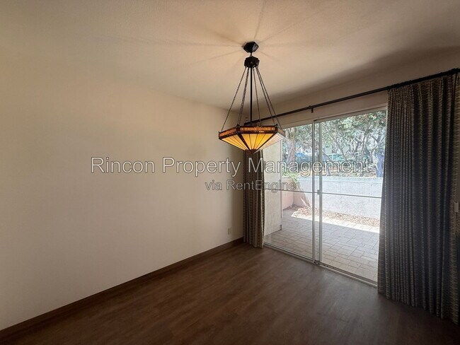 Building Photo - 325 Blue Dolphin Dr