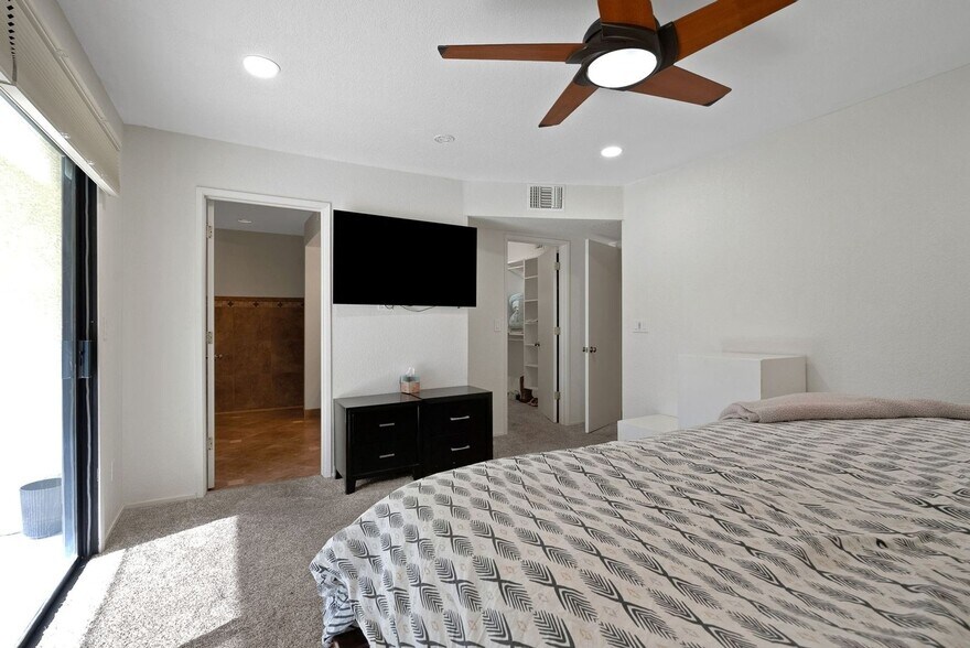 Building Photo - 14500 Las Palmas Dr