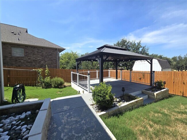 Building Photo - 340 Cross Timbers Dr
