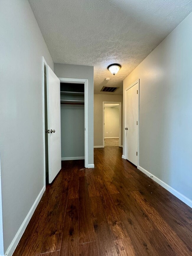 Building Photo - Spacious Duplex with Private Yard & Garage...
