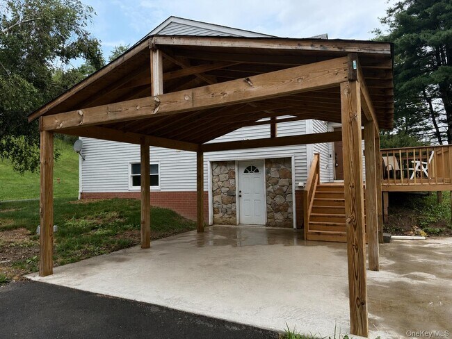 Building Photo - 377 NY-284