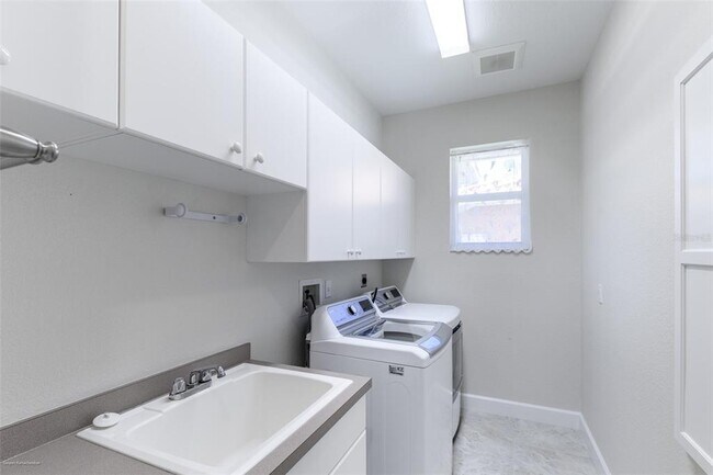 Building Photo - 566 Port Bendres Dr