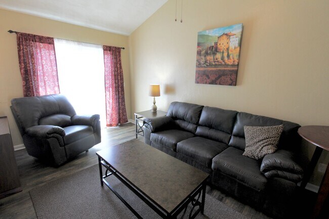 Building Photo - 1416 Bradley Dr