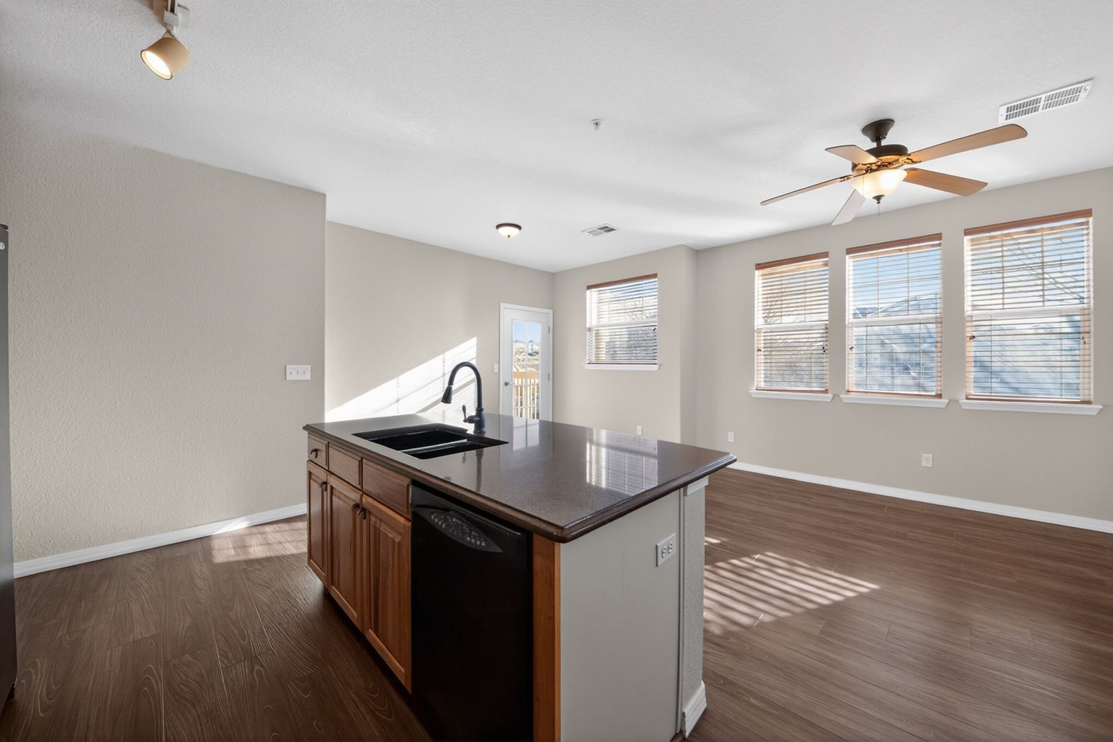 Building Photo - 15455 Canyon Rim Dr