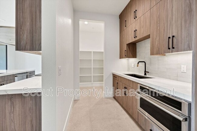 Building Photo - 32195 Daybrook Ter