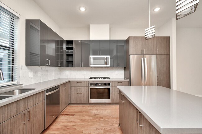 Building Photo - Mid-Town rental available