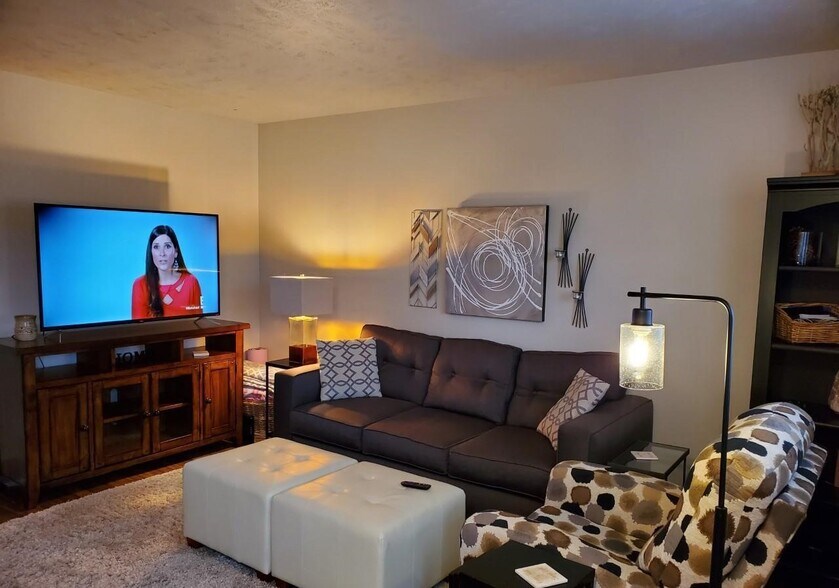 Building Photo - 1905 Thurston Ave