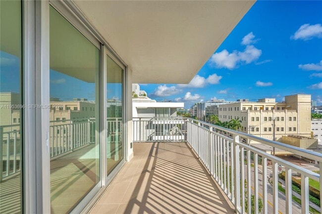 Building Photo - 9500 W Bay Harbor Dr