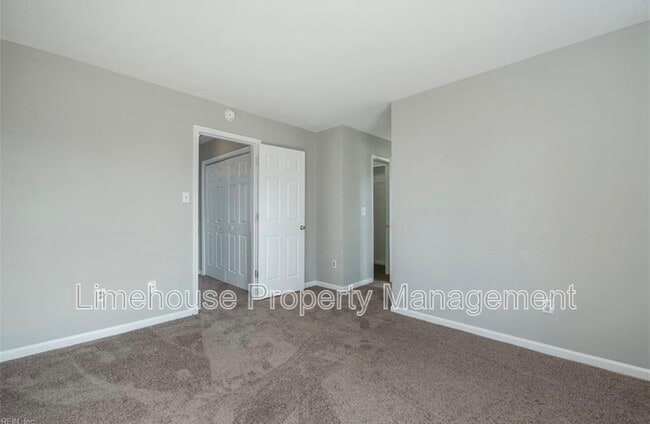 Building Photo - 437 Greenview Dr