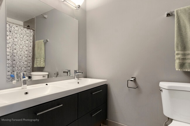 Building Photo - 10 E Ontario St