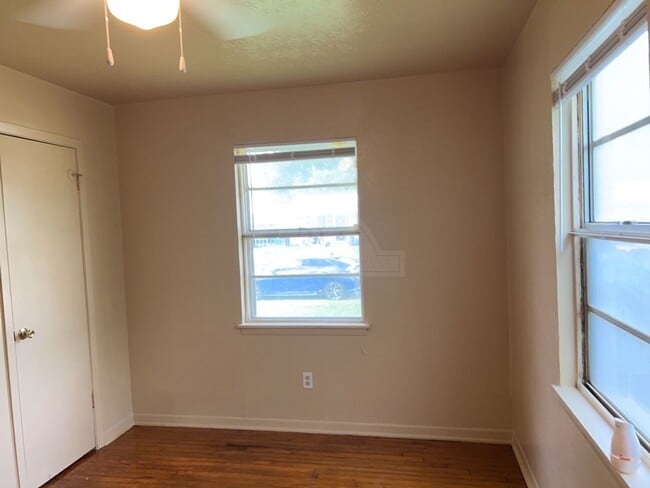 Building Photo - 110 Bybee Ct