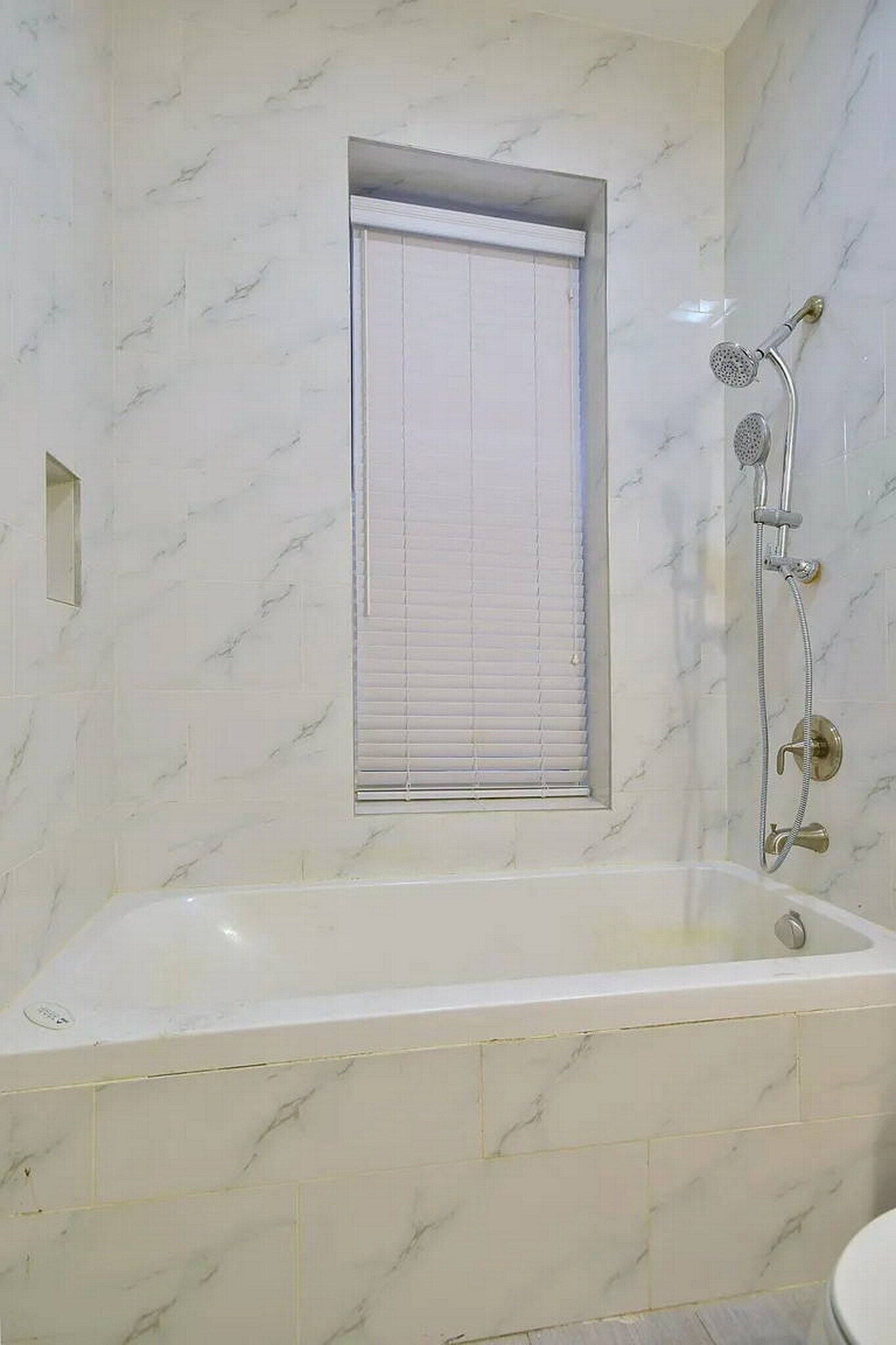 Building Photo - 1316 N Artesian Ave