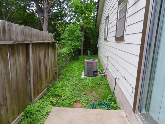 Building Photo - 811 Sirocco Dr