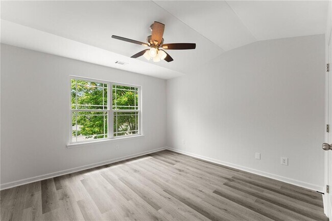 Building Photo - 124 Oakmont Dr