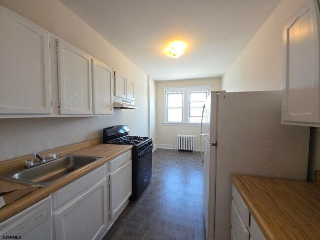 Building Photo - 6215 Ventnor Ave