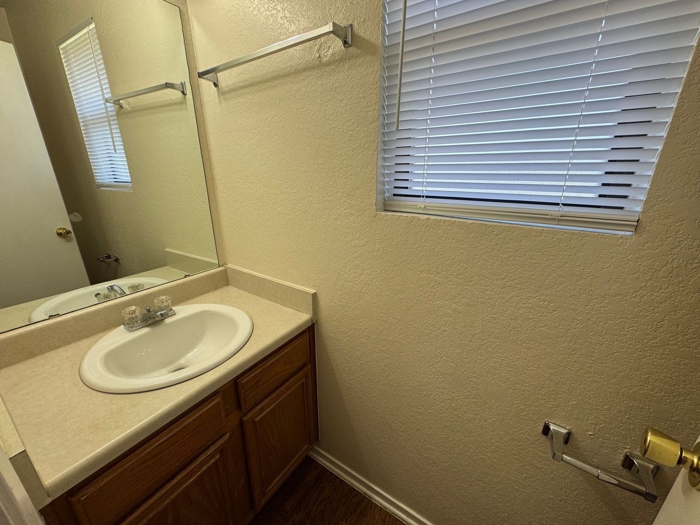 Building Photo - 1100 Leslie Cir