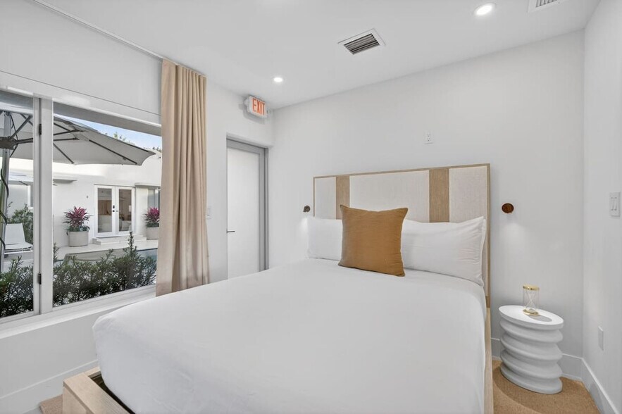 Building Photo - 8109 Harding Ave