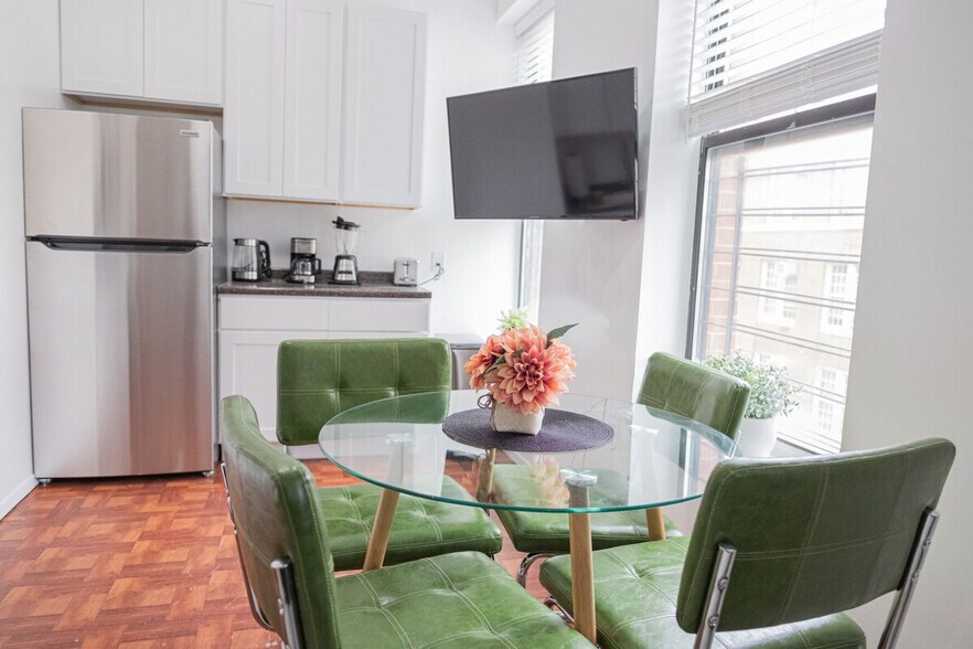 Building Photo - 240 W 112th St