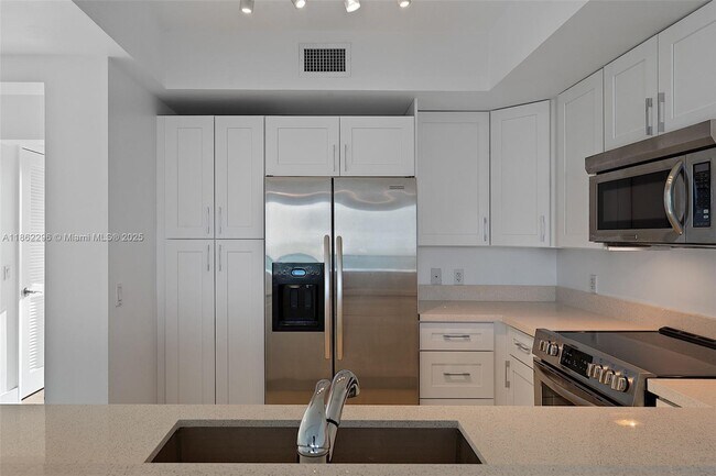 Building Photo - 2641 N Flamingo Rd